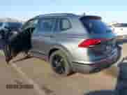 2023 Volkswagen Tiguan SE R-Line Black с VIN 3VVCB7AX5PM002380, выставлен на аукционе IAAI как лот 42700057 с пробегом 24 700 миль миль и . История ставок и продаж доступна на DreamBid. Изображение 3.