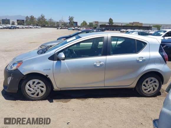 2016 Toyota Prius One z VIN JTDKDTB31G1125650, wystawiony jako IAAI lot #42906236 z przebiegiem 111 574 mil mil oraz . Historia ofert i sprzedaży dostępna na DreamBid. Obrazek 14.