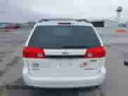 2010 Toyota Sienna CE z VIN 5TDKK4CC7AS312444, wystawiony jako IAAI lot #42291580 z przebiegiem 215 260 mil mil oraz . Historia ofert i sprzedaży dostępna na DreamBid. Obrazek 15.