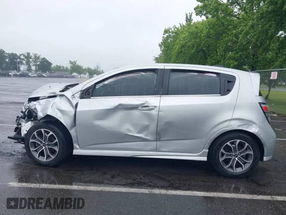 2019 Chevrolet Sonic LT с VIN 1G1JD6SBXK4138093, выставлен на аукционе IAAI как лот 42281691 с пробегом 69 833 миль миль и . История ставок и продаж доступна на DreamBid. Изображение 13.