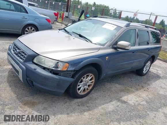 2007 Volvo XC70 with VIN YV4SZ592571276448, listed as a IAAI auction lot 42577786 with 186,251 mi miles and . Bid and sale history available at DreamBid. Image 2.