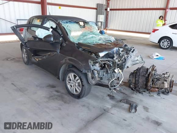 2012 Chevrolet Sonic LS z VIN 1G1JA6SH7C4219017, wystawiony jako IAAI lot #41881402 z przebiegiem Nie podano mil oraz . Historia ofert i sprzedaży dostępna na DreamBid. Obrazek 1.