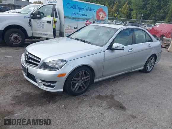 2014 Mercedes-Benz C 300 Sport с VIN WDDGF8AB8EA938380, выставлен на аукционе IAAI как лот 43216216 с пробегом 101 405 миль миль и . История ставок и продаж доступна на DreamBid. Изображение 2.