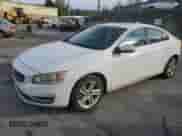 2014 Volvo S60 T5 z VIN YV1612FHXE1290131, wystawiony jako Copart lot #84538645 z przebiegiem 129 944 mil mil oraz Szkoda całkowita • Salvage title. Historia ofert i sprzedaży dostępna na DreamBid. Obrazek 1.