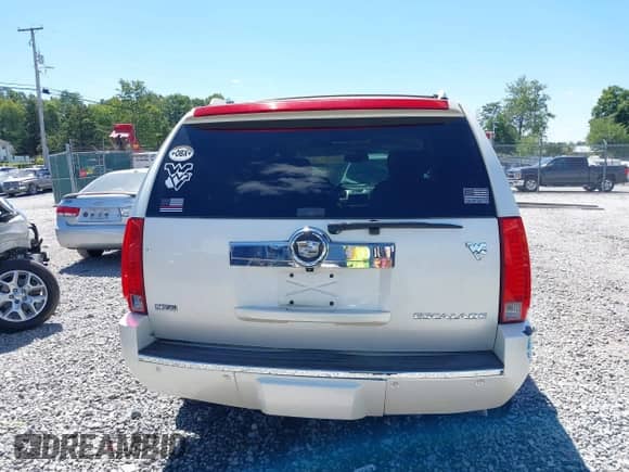 2009 Cadillac Escalade с VIN 1GYFK23279R279804, выставлен на аукционе IAAI как лот 43025810 с пробегом 159 250 миль миль и . История ставок и продаж доступна на DreamBid. Изображение 16.