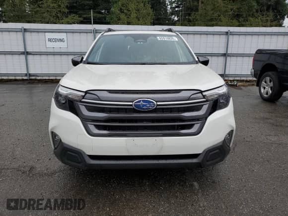 2025 Subaru Forester Premium z VIN JF2SLDBC7SH414560, wystawiony jako Copart lot #85910835 z przebiegiem 6 221 mil mil oraz Szkoda całkowita • Salvage title. Historia ofert i sprzedaży dostępna na DreamBid. Obrazek 5.