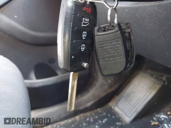 2018 Kia Sorento LX with VIN 5XYPG4A56JG389217, listed as a IAAI auction lot 43209100 with 246,791 mi miles and . Bid and sale history available at DreamBid. Image 11.