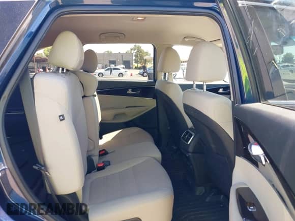 2019 Kia Sorento LX с VIN 5XYPG4A36KG522526, выставлен на аукционе IAAI как лот 42873737 с пробегом 63 636 миль миль и . История ставок и продаж доступна на DreamBid. Изображение 8.