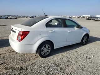 2012 Chevrolet Sonic LT z VIN 1G1JC5SH2C4144246, wystawiony jako Copart lot #69415075 z przebiegiem 153 251 mil mil oraz Czysty tytuł • Clean title. Historia ofert i sprzedaży dostępna na DreamBid. Obrazek 3.