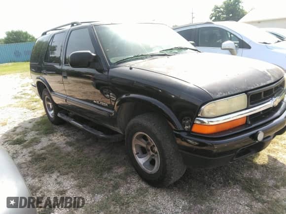 2003 Chevrolet Blazer LS с VIN 1GNCS13XX3K108308, выставлен на аукционе IAAI как лот 42286854 с пробегом 182 833 миль миль и . История ставок и продаж доступна на DreamBid. Изображение 1.
