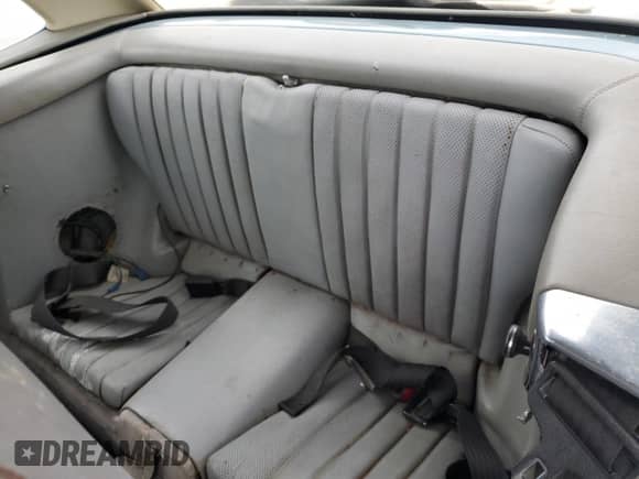1985 Mercedes-Benz 380 z VIN WDB1070451A014424, wystawiony jako Copart lot #72587724 z przebiegiem 105 926 mil mil oraz Czysty tytuł • Clean title. Historia ofert i sprzedaży dostępna na DreamBid. Obrazek 10.