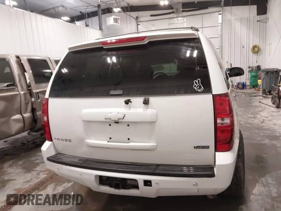 2008 Chevrolet Tahoe LTZ z VIN 1GNFK13038R110710, wystawiony jako IAAI lot #41949511 z przebiegiem 293 971 mil mil oraz . Historia ofert i sprzedaży dostępna na DreamBid. Obrazek 16.
