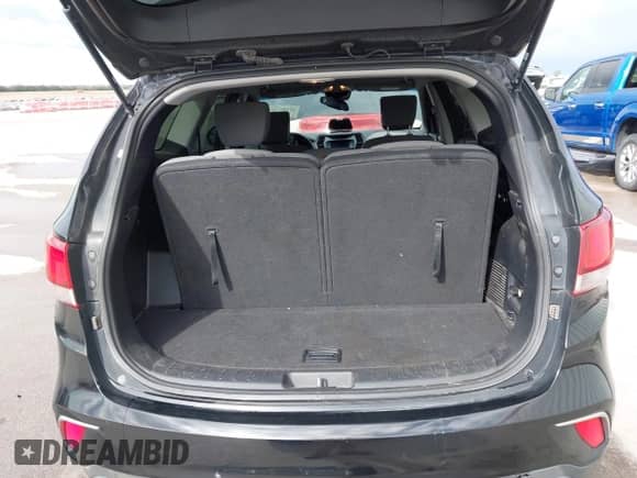 2017 Hyundai Santa Fe SE with VIN KM8SMDHF8HU175884, listed as a IAAI auction lot 42701609 with 154,605 mi miles and . Bid and sale history available at DreamBid. Image 17.