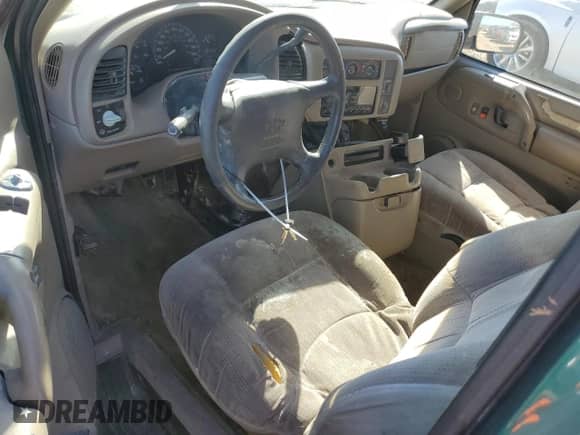 1998 Chevrolet Astro Cargo YF7 с VIN 1GBDM19W2WB142029, выставлен на аукционе Copart как лот 47374535 с пробегом 355 539 миль миль и Списание • Salvage title. История ставок и продаж доступна на DreamBid. Изображение 8.