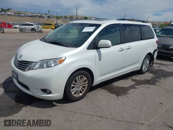 2017 Toyota Sienna XLE Auto Access Seat z VIN 5TDYZ3DC6HS880404, wystawiony jako IAAI lot #42783694 z przebiegiem 67 525 mil mil oraz . Historia ofert i sprzedaży dostępna na DreamBid. Obrazek 2.