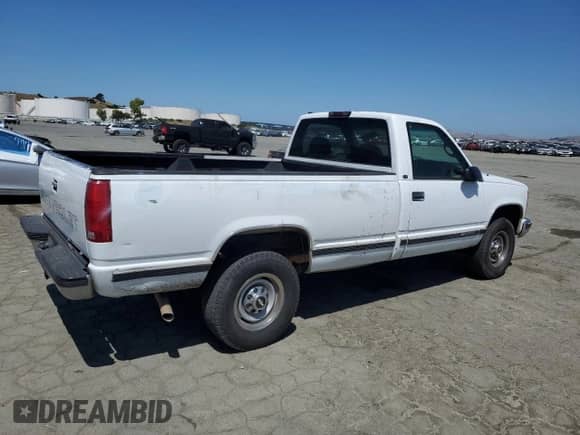 2000 Chevrolet Silverado 3500 z VIN 1GCGC34R9YR207610, wystawiony jako Copart lot #56242995 z przebiegiem 132 705 mil mil oraz Szkoda całkowita • Salvage title. Historia ofert i sprzedaży dostępna na DreamBid. Obrazek 3.