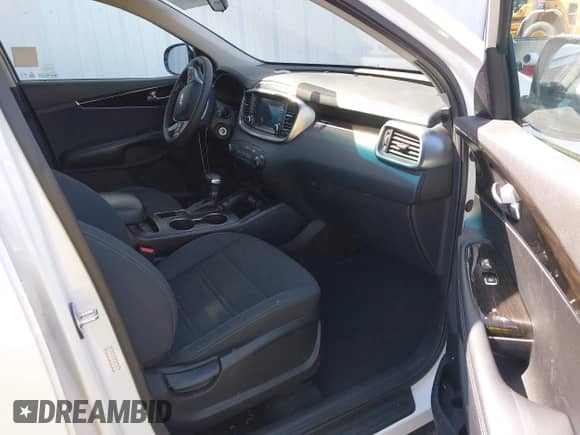 2020 Kia Sorento LX with VIN 5XYPG4A37LG657127, listed as a IAAI auction lot 42164840 with 114,167 mi miles and . Bid and sale history available at DreamBid. Image 5.