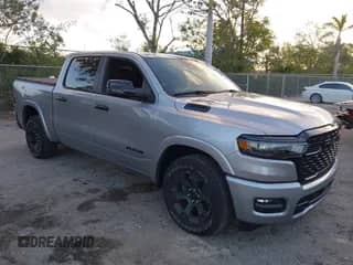 2025 Ram 1500 Big Horn с VIN 1C6RREFG9SN527515, выставлен на аукционе IAAI как лот 41952115 с пробегом 8 009 миль миль и . История ставок и продаж доступна на DreamBid. Изображение 1.