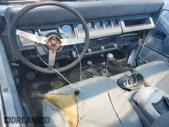 1993 Jeep Wrangler S с VIN 1J4FY19P7PP237637, выставлен на аукционе Copart как лот 70802755 с пробегом 127 470 миль миль и Списание • Salvage title. История ставок и продаж доступна на DreamBid. Изображение 8.