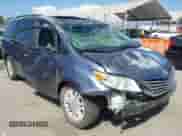 2017 Toyota Sienna XLE Auto Access Seat z VIN 5TDYZ3DC7HS854846, wystawiony jako IAAI lot #43089936 z przebiegiem 135 322 mil mil oraz . Historia ofert i sprzedaży dostępna na DreamBid. Obrazek 1.