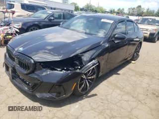2025 BMW 5 Series с VIN WBA13FK02SCT55164, выставлен на аукционе Copart как лот 61831855 с пробегом Не указан миль и Списание • Salvage title. История ставок и продаж доступна на DreamBid. Изображение 1.