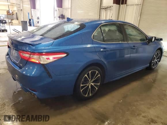 2020 Toyota Camry SE with VIN 4T1G11AK0LU327847, listed as a Copart auction lot 81641575 with 72,243 mi miles and Salvage title. Bid and sale history available at DreamBid. Image 3.