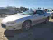 2000 Chevrolet Camaro z VIN 2G1FP22K6Y2128472, wystawiony jako Copart lot #84508264 z przebiegiem 177 563 mil mil oraz Czysty tytuł • Clean title. Historia ofert i sprzedaży dostępna na DreamBid. Obrazek 1.