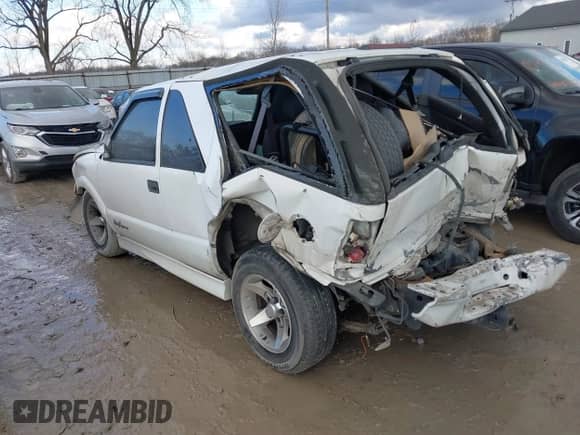 2004 Chevrolet Blazer LS with VIN 1GNCS18X74K128865, listed as a IAAI auction lot 41473198 with 274,051 mi miles and . Bid and sale history available at DreamBid. Image 3.