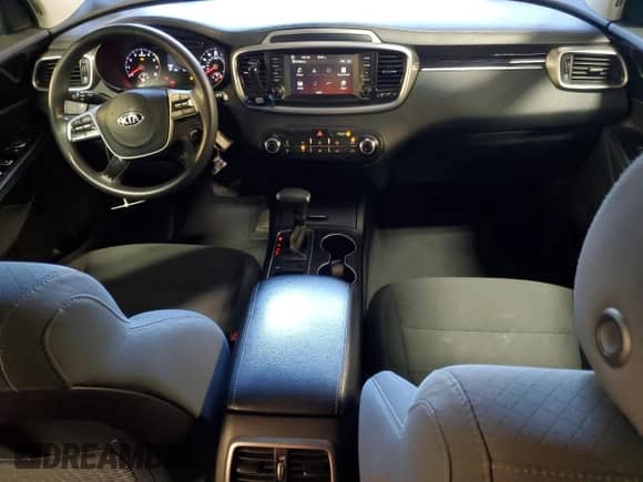 2020 Kia Sorento LX с VIN 5XYPG4A55LG621051, выставлен на аукционе Copart как лот 90695845 с пробегом 148 272 миль миль и Чистый • Clean title. История ставок и продаж доступна на DreamBid. Изображение 8.