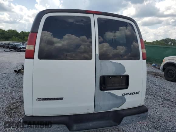 2004 Chevrolet Express Passenger z VIN 1GAHG39U141135891, wystawiony jako Copart lot #63006135 z przebiegiem Nie podano mil oraz Szkoda całkowita • Salvage title. Historia ofert i sprzedaży dostępna na DreamBid. Obrazek 6.