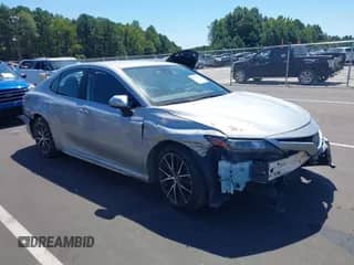2021 Toyota Camry SE Nightshade z VIN 4T1G11AK9MU472628, wystawiony jako IAAI lot #43133544 z przebiegiem 86 225 mil mil oraz . Historia ofert i sprzedaży dostępna na DreamBid. Obrazek 1.