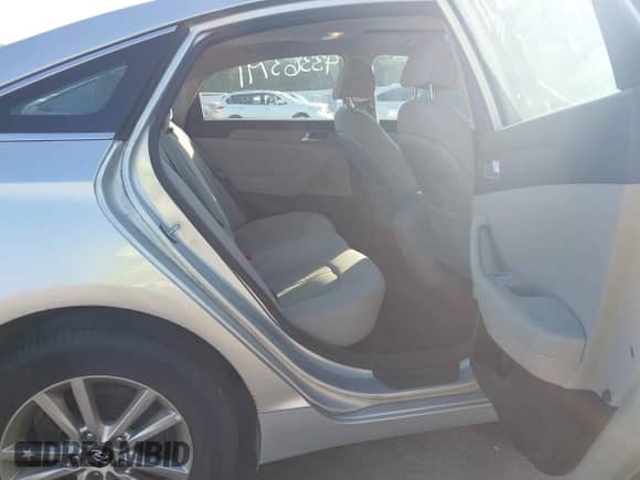 2017 Hyundai Sonata 2.4L z VIN 5NPE24AF1HH562885, wystawiony jako IAAI lot #43363791 z przebiegiem 149 890 mil mil oraz . Historia ofert i sprzedaży dostępna na DreamBid. Obrazek 8.