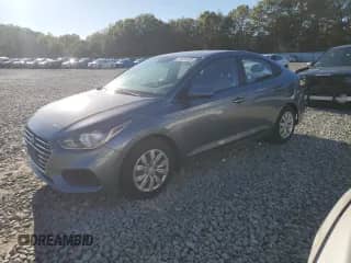 2020 Hyundai Accent SE z VIN 3KPC24A60LE122645, wystawiony jako Copart lot #85924225 z przebiegiem 64 133 mil mil oraz Szkoda całkowita • Salvage title. Historia ofert i sprzedaży dostępna na DreamBid. Obrazek 1.