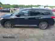 2016 Nissan Pathfinder S z VIN 5N1AR2MN5GC657649, wystawiony jako IAAI lot #42098636 z przebiegiem 112 260 mil mil oraz . Historia ofert i sprzedaży dostępna na DreamBid. Obrazek 14.