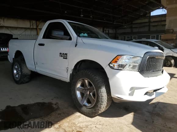2019 Ram 1500 Express z VIN 3C6JR6AG6KG675995, wystawiony jako Copart lot #56966444 z przebiegiem 97 743 mil mil oraz Szkoda całkowita • Salvage title. Historia ofert i sprzedaży dostępna na DreamBid. Obrazek 4.