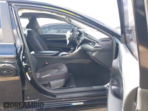 2019 Toyota Camry SE z VIN 4T1B11HK4KU167017, wystawiony jako IAAI lot #43389705 z przebiegiem 106 141 mil mil oraz . Historia ofert i sprzedaży dostępna na DreamBid. Obrazek 5.