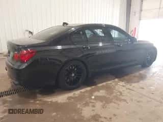 2013 BMW 7 Series 750i xDrive с VIN WBAYB6C5XDC998313, выставлен на аукционе IAAI как лот 42835766 с пробегом 151 062 миль миль и . История ставок и продаж доступна на DreamBid. Изображение 4.