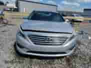 2015 Hyundai Sonata SE z VIN 5NPE24AF4FH150733, wystawiony jako Copart lot #84549045 z przebiegiem 199 824 mil mil oraz Szkoda całkowita • Salvage title. Historia ofert i sprzedaży dostępna na DreamBid. Obrazek 5.