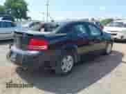 2009 Dodge Avenger SE z VIN 1B3LC46B19N570143, wystawiony jako IAAI lot #42876633 z przebiegiem 159 938 mil mil oraz . Historia ofert i sprzedaży dostępna na DreamBid. Obrazek 4.