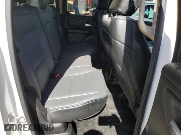 2020 Ram 1500 Tradesman z VIN 1C6SRECG1LN386169, wystawiony jako Copart lot #75056974 z przebiegiem 81 864 mil mil oraz Szkoda całkowita • Salvage title. Historia ofert i sprzedaży dostępna na DreamBid. Obrazek 10.