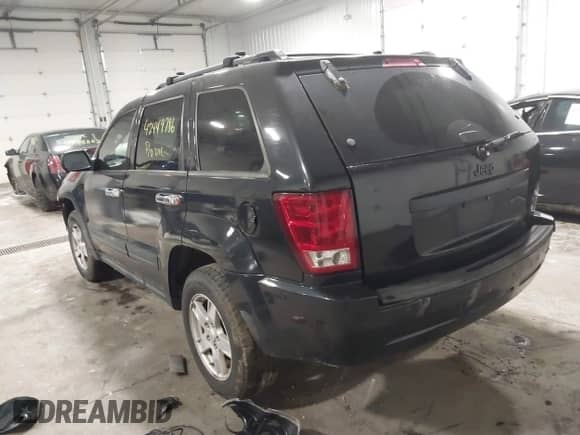 2005 Jeep Grand Cherokee Laredo with VIN 1J4HS48N35C658626, listed as a IAAI auction lot 42449786 with Not provided miles and . Bid and sale history available at DreamBid. Image 3.
