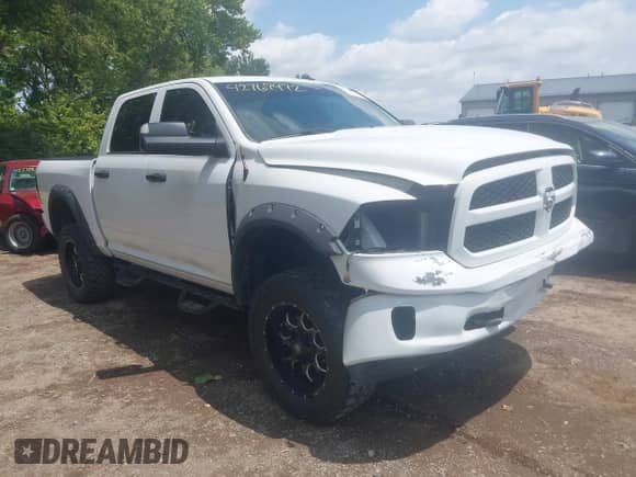 2014 Ram 1500 Express z VIN 1C6RR7KTXES241628, wystawiony jako IAAI lot #42769472 z przebiegiem 169 784 mil mil oraz . Historia ofert i sprzedaży dostępna na DreamBid. Obrazek 1.