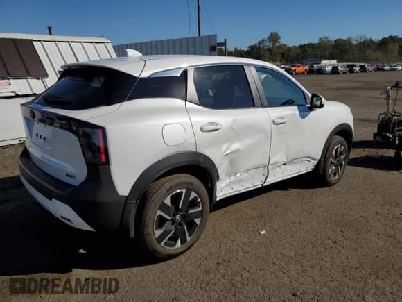 2025 Nissan Kicks SV z VIN 3N8AP6CB0SL439242, wystawiony jako Copart lot #85320445 z przebiegiem 2 187 mil mil oraz Szkoda całkowita • Salvage title. Historia ofert i sprzedaży dostępna na DreamBid. Obrazek 3.