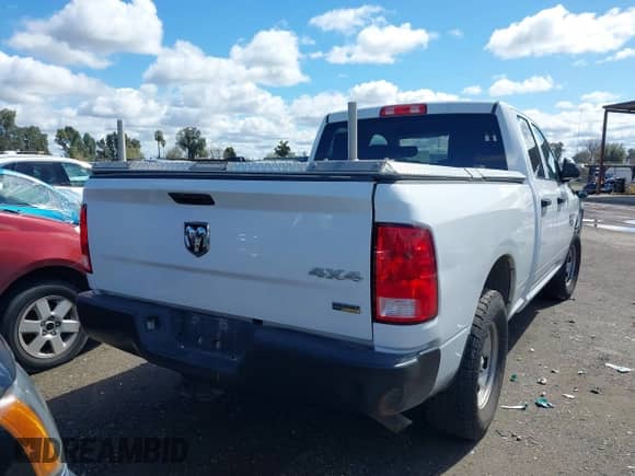 2019 Ram 1500 Express z VIN 1C6RR7FG2KS566105, wystawiony jako IAAI lot #41799941 z przebiegiem 139 992 mil mil oraz . Historia ofert i sprzedaży dostępna na DreamBid. Obrazek 4.