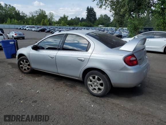 2005 Dodge Neon SXT z VIN 1B3AS56C25D240407, wystawiony jako Copart lot #67846655 z przebiegiem 143 280 mil mil oraz Szkoda całkowita • Salvage title. Historia ofert i sprzedaży dostępna na DreamBid. Obrazek 2.