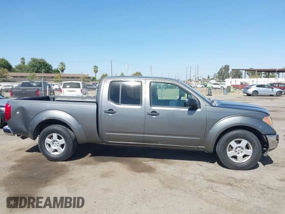 2007 Nissan Frontier SE z VIN 1N6AD09U27C410352, wystawiony jako IAAI lot #43039772 z przebiegiem 150 897 mil mil oraz . Historia ofert i sprzedaży dostępna na DreamBid. Obrazek 13.