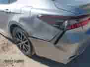 2023 Toyota Camry SE z VIN 4T1G11AK3PU791463, wystawiony jako IAAI lot #43412087 z przebiegiem 66 858 mil mil oraz . Historia ofert i sprzedaży dostępna na DreamBid. Obrazek 12.