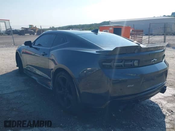 2018 Chevrolet Camaro 2SS z VIN 1G1FH1R78J0108224, wystawiony jako IAAI lot #43204029 z przebiegiem 28 372 mil mil oraz . Historia ofert i sprzedaży dostępna na DreamBid. Obrazek 3.