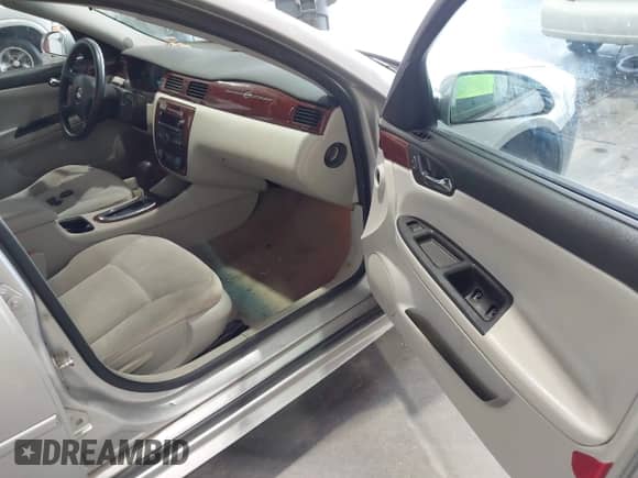 2009 Chevrolet Impala LT z VIN 2G1WT57N891179348, wystawiony jako IAAI lot #43314951 z przebiegiem 159 892 mil mil oraz . Historia ofert i sprzedaży dostępna na DreamBid. Obrazek 5.