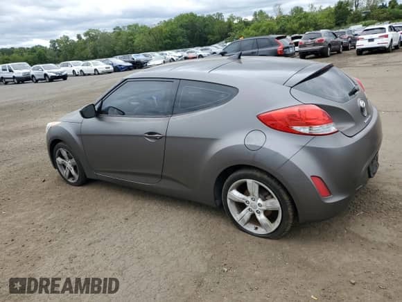 2014 Hyundai Veloster z VIN KMHTC6AD0EU196106, wystawiony jako Copart lot #69494305 z przebiegiem 102 472 mil mil oraz Szkoda całkowita • Salvage title. Historia ofert i sprzedaży dostępna na DreamBid. Obrazek 2.